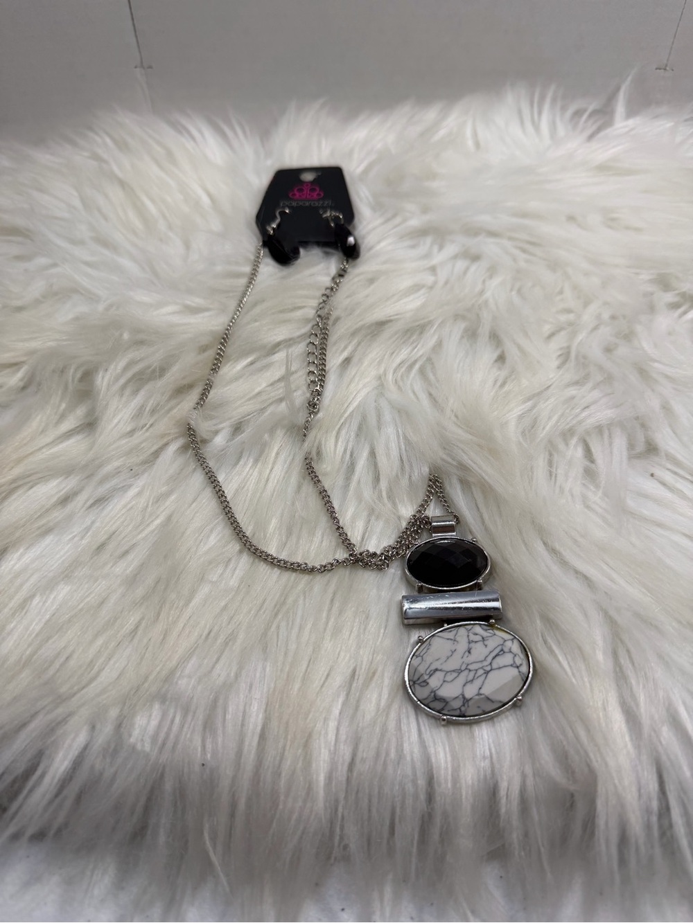 🩷5/$10🩷 Paparazzi Silver-Tone Pendant Necklace with White Marble-Look